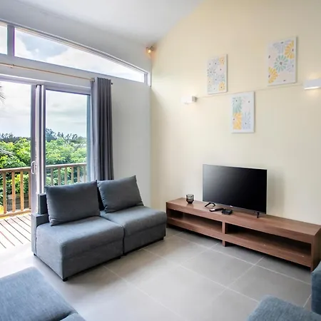 Sunny Two Bedroom Loft - Sea Views And Pool